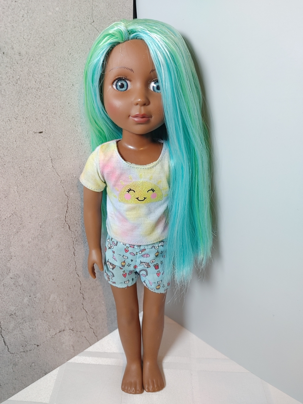 Battat Glitter Girls Doll Long Aqua Hair Colorful T-shirt and Shorts